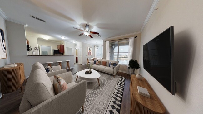 Amplia sala de estar y cocina - Sixteen50 at Lake Ray Hubbard Apartments