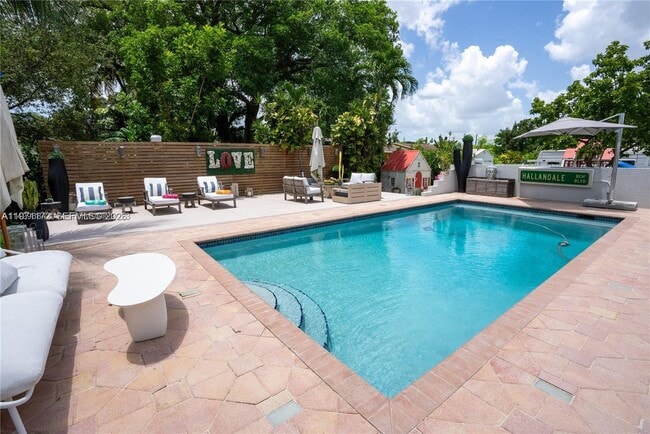 Photo - 31 SW 6th St