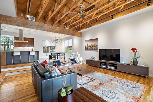Building Photo - 1202 Wichita St Rental