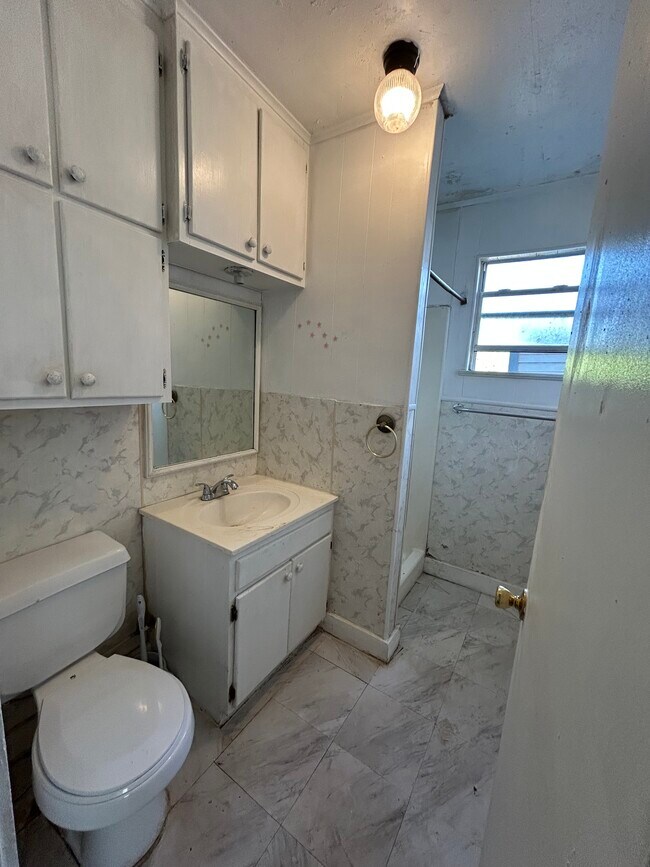 Photo - 408-410 Scruggs St