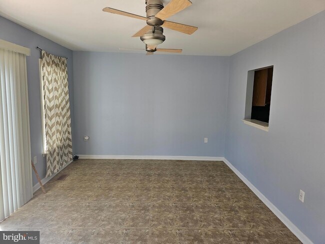 Photo - 46 Desert Rose Way