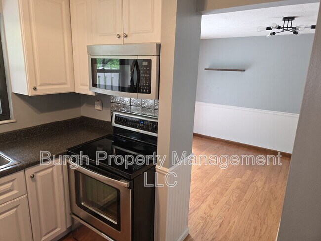 Photo - 3135 Laurel Ridge Cir