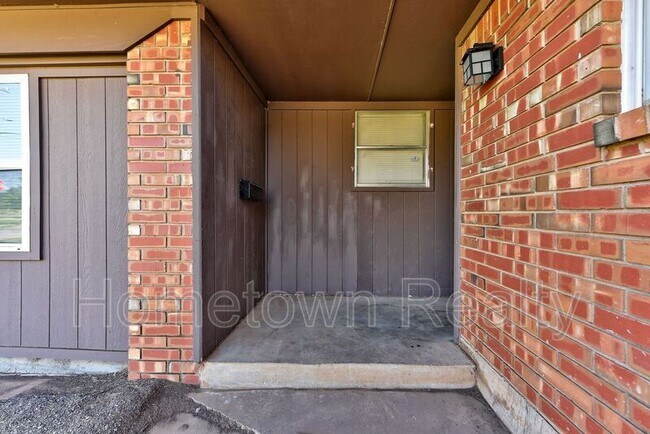 Photo - 8616 N Harvey Ave