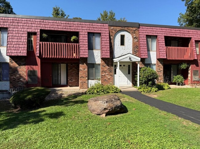 Building Photo - 20 Woodsedge Dr