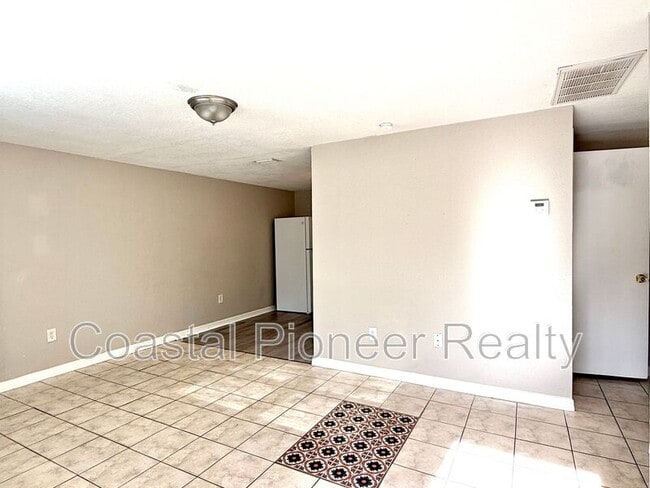 Photo - 2576 42nd Ave N Unit APT A