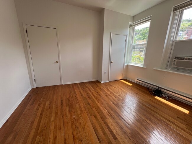 Photo - 3217 Brereton St