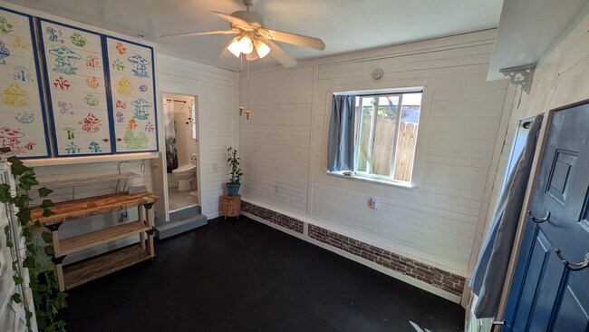 Photo - 122 S Marion Ave Unidad Studio-In Law