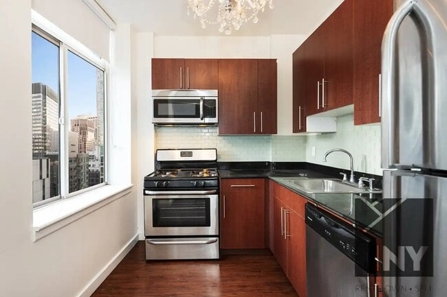 100 William St Unit 2306