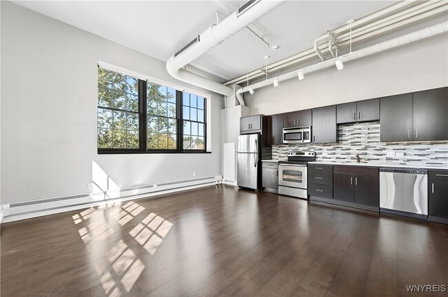 Photo - 2917 Main St