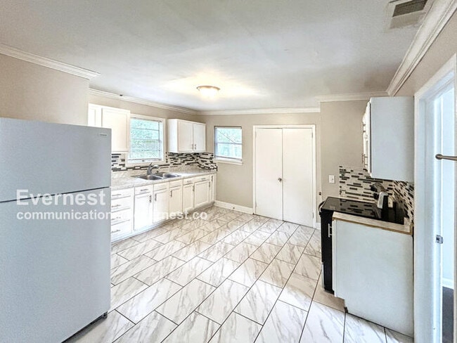 Photo - 525 Selma Rd