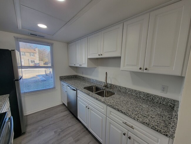 Photo - 1550 Fairfax Dr