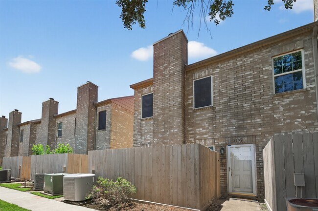 Building Photo - 3102 Holly Hall St Unit 3102 Rental