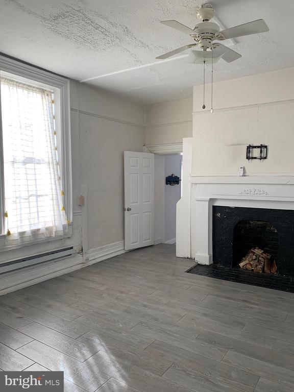 113 E Main St
