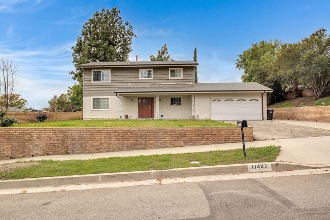 Photo - Charming 4 Bedroom / 3 Bathroom house in the lovely neighborhood of Lake View Terrace