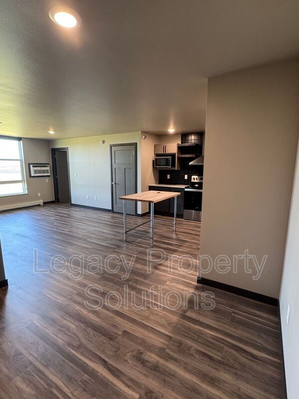 Photo - 226 E Greenfield Ln