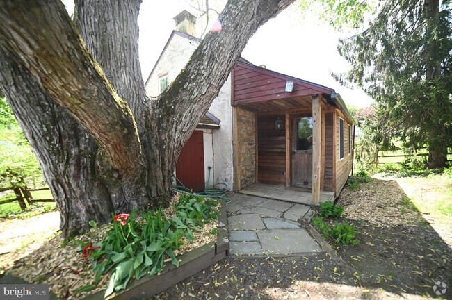 Building Photo - 473 Davis Rd Rental