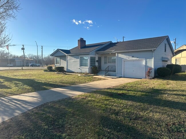 Building Photo - 47 W 5th St