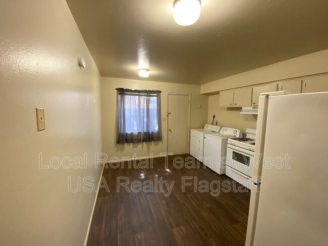 Photo - 2219 E Dortha Ave Unit Apt 8
