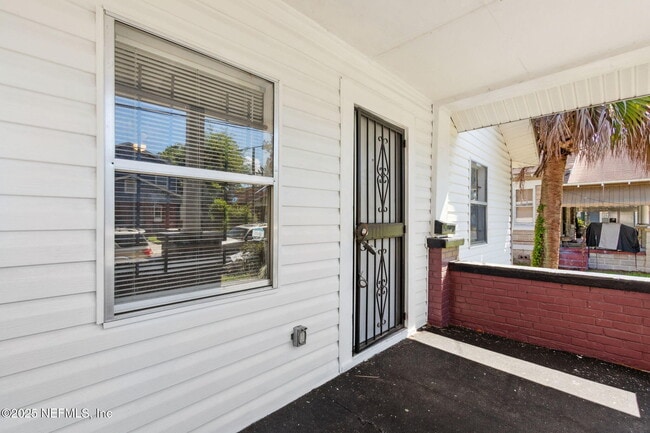 Photo - 421 W 18th St