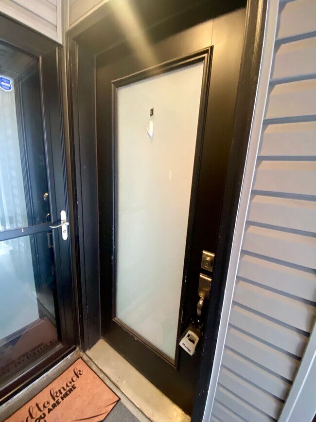 Photo - Large one bedroom bi-level unit in the hea... Unidad 3