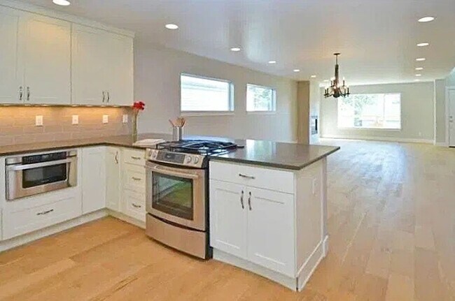 Photo - Spacious 5-Bedroom Home for Rent in the Maple Leaf Community