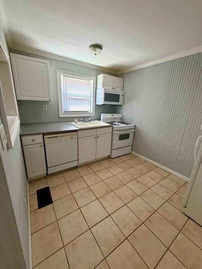 1 BEDROOM 1 BATHROOM UNIT IN VIRGINIA HIGHLANDS!!!