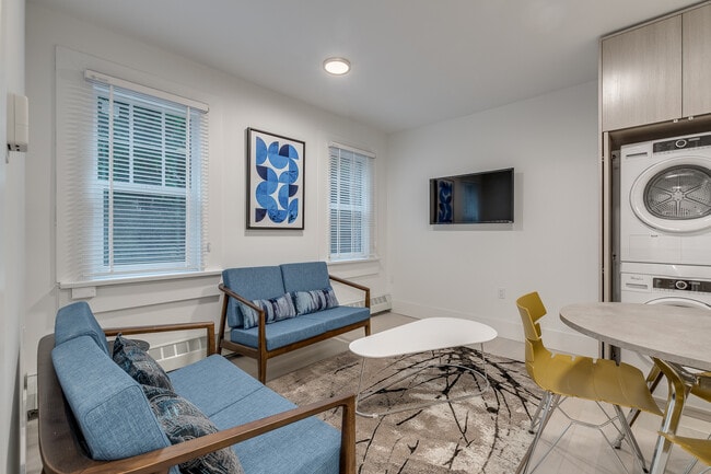 Building Photo - 1425 Haro St Unit 106