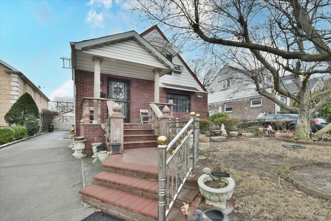 Photo - 176-02 Kildare Rd Apartment Unit 2