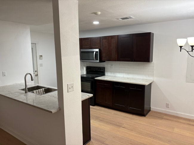 Photo - 801 Hillside Dr