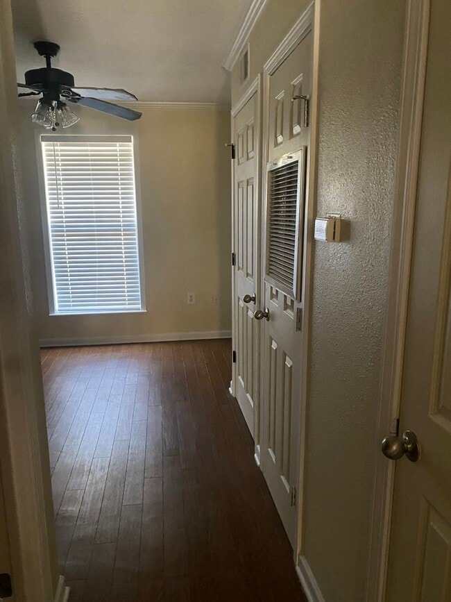 Photo - Beautiful Lake Plaza 1 Bedroom / 1 Bath Condo - Awesome Location