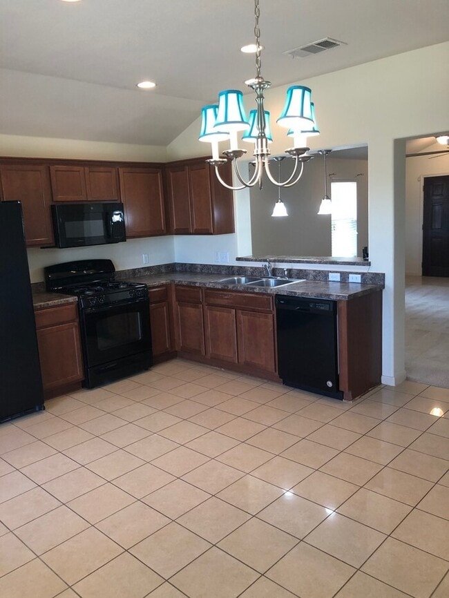Photo - BEAUTIFUL 4 BEDROOMS / 2 BATH HOME IN HUNT...