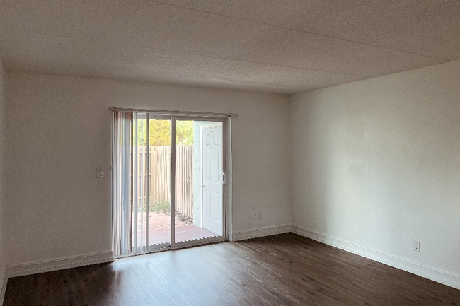 Photo - 2836 Somerset Park Dr Unit 103