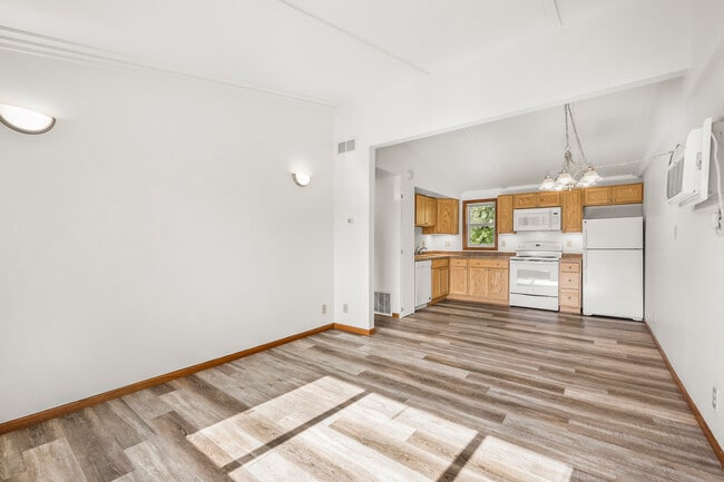 512 S Main St