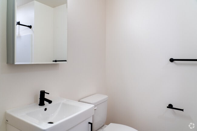Studio A, 1BA, - 342SF - Bathroom