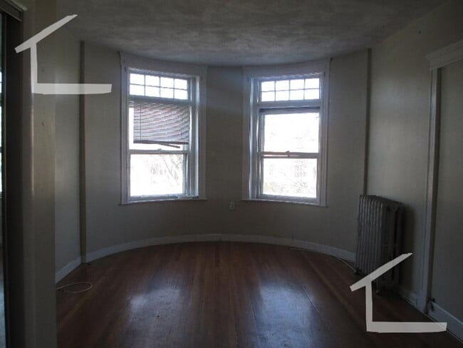 Photo - 4 BR Apartment_Brookline_Students Welcome