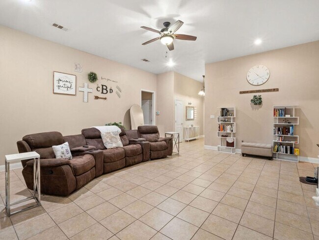 Photo - 315 Veterans Ln