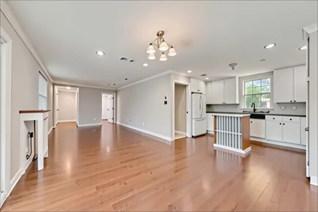 Photo - 711 Broadway Ave