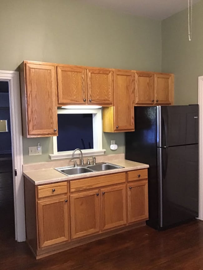 Photo - 134 E Queen St Unit 134 E Queen