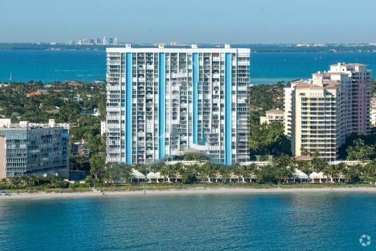 Building Photo - 881 Ocean Dr Unit TH7 Rental