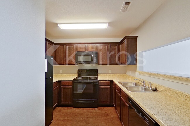 Photo - 5000 Thomas St