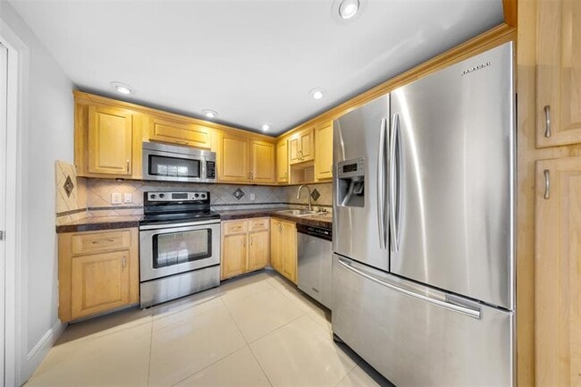 Photo - 3520 Oaks Way Unit 406