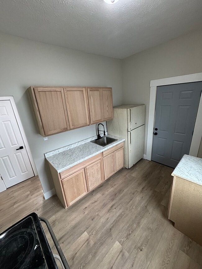 Building Photo - 1201 Shuler Ave Unit 2