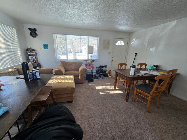 Building Photo - Spacious 5 Bedroom Boulder Home