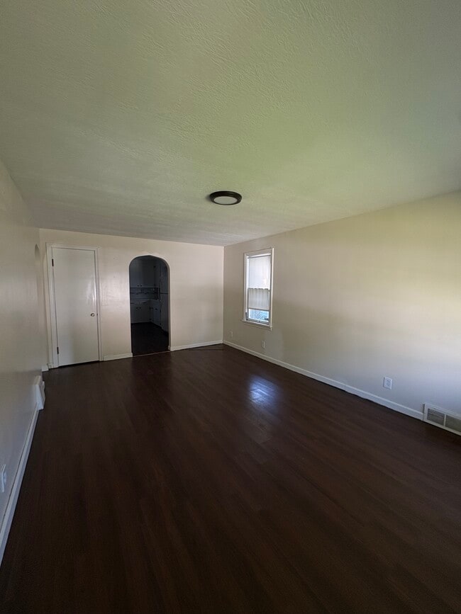 Photo - 1014 Roslyn Ave SW