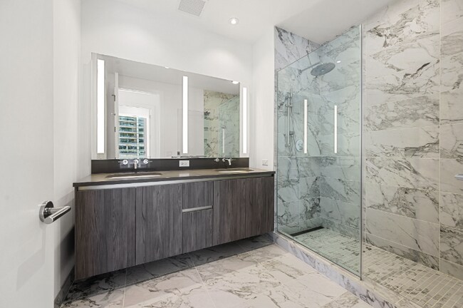 Photo - 72 E Randolph St