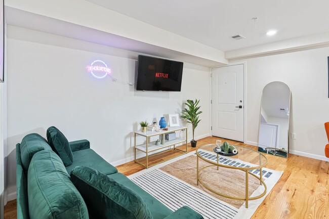 Photo - 549 S Orange Ave Unit 1