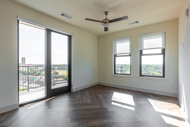 C01 - Dining Room