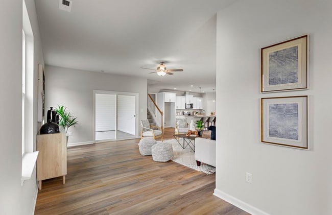 Photo - 1001 Hillpoint Rd