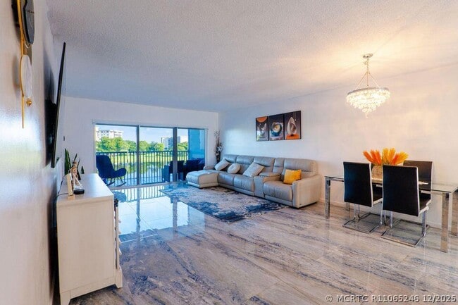 Building Photo - 2801 N Palm Aire Dr Unit 410