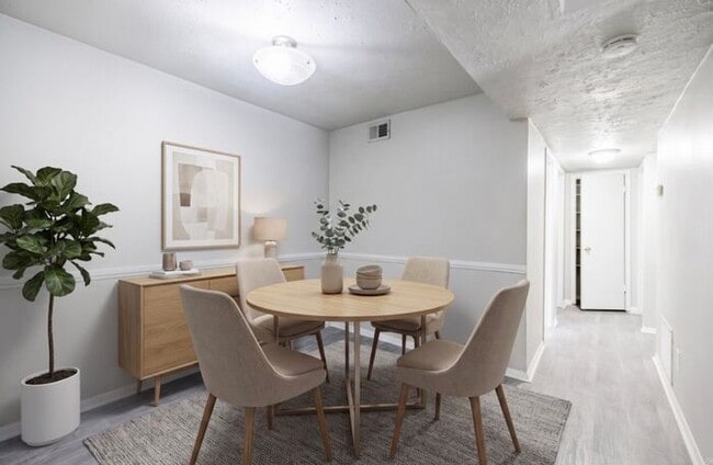 Photo - Spacious 3 Bedroom Apartment in Southwest Atlanta | 1,017 Sq Ft Classic Floor Plan with Washer & ...